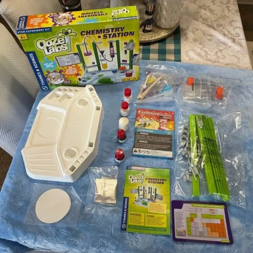 Thames & Kosmos Ooze Labs Chemistry Station